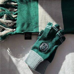 Green and Light Gray Slytherin Knit Gloves - Official Harry Potter